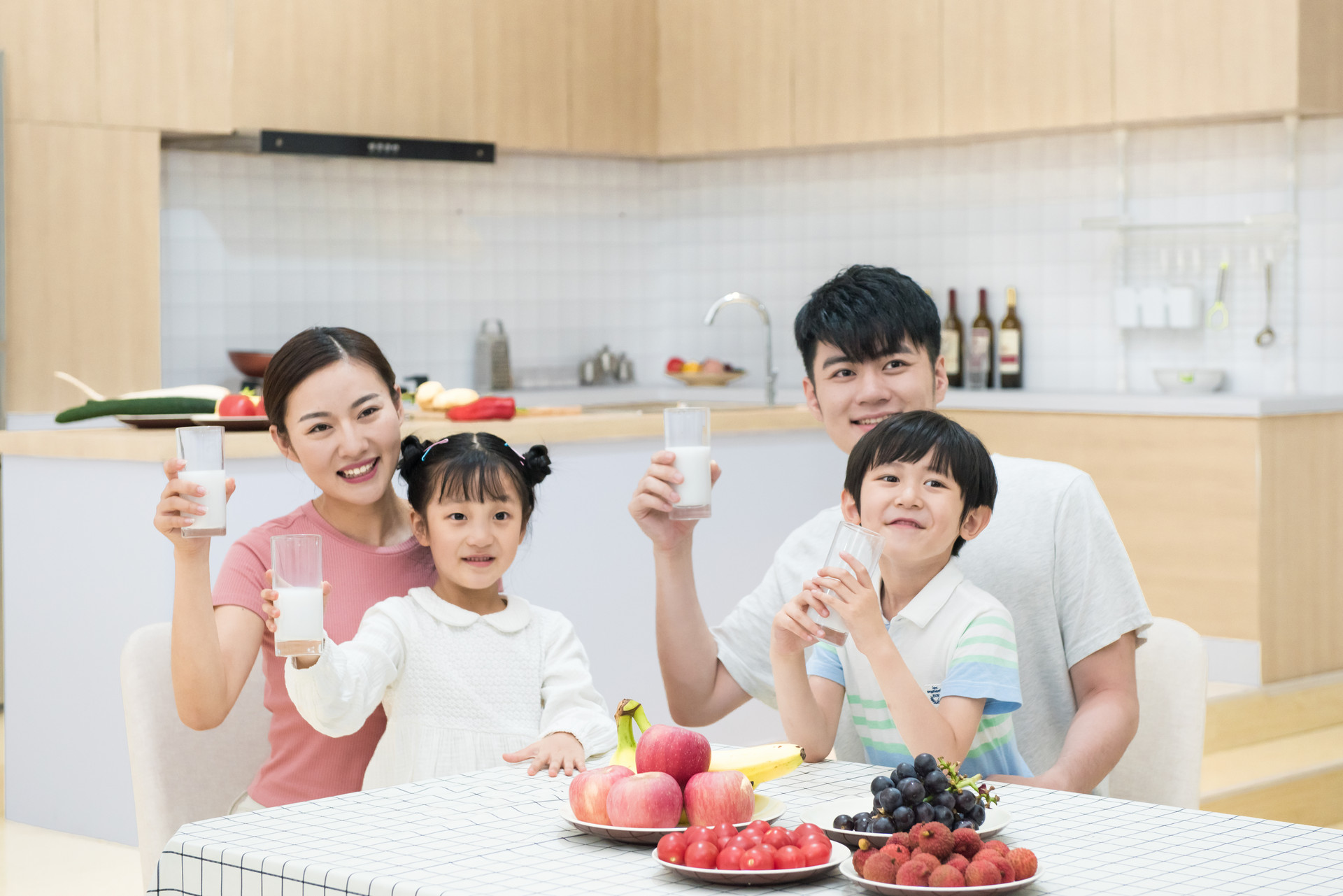 羊奶粉排行榜10強(qiáng)哪個(gè)好？應(yīng)該選擇哪些成分的羊奶粉？